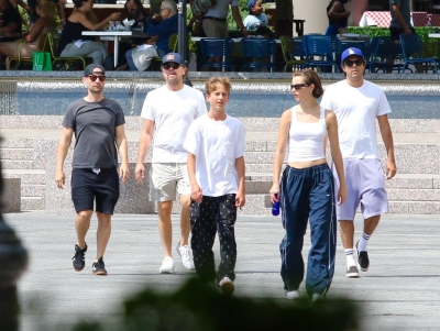 048.jpg